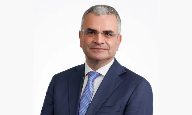 Minister-DC-Photo