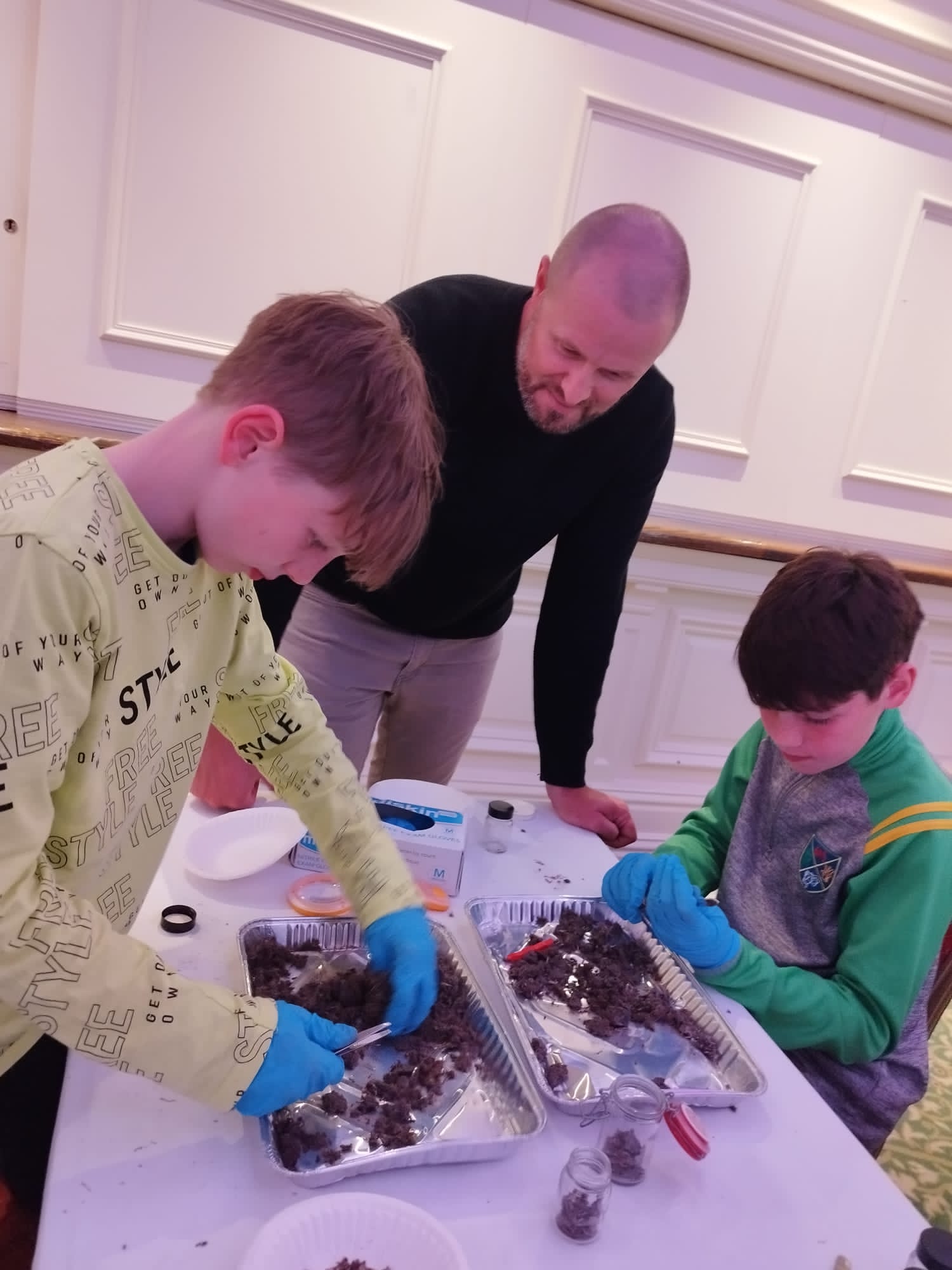 Barn-Owl-pellet-analysis-with-John-Lusby-